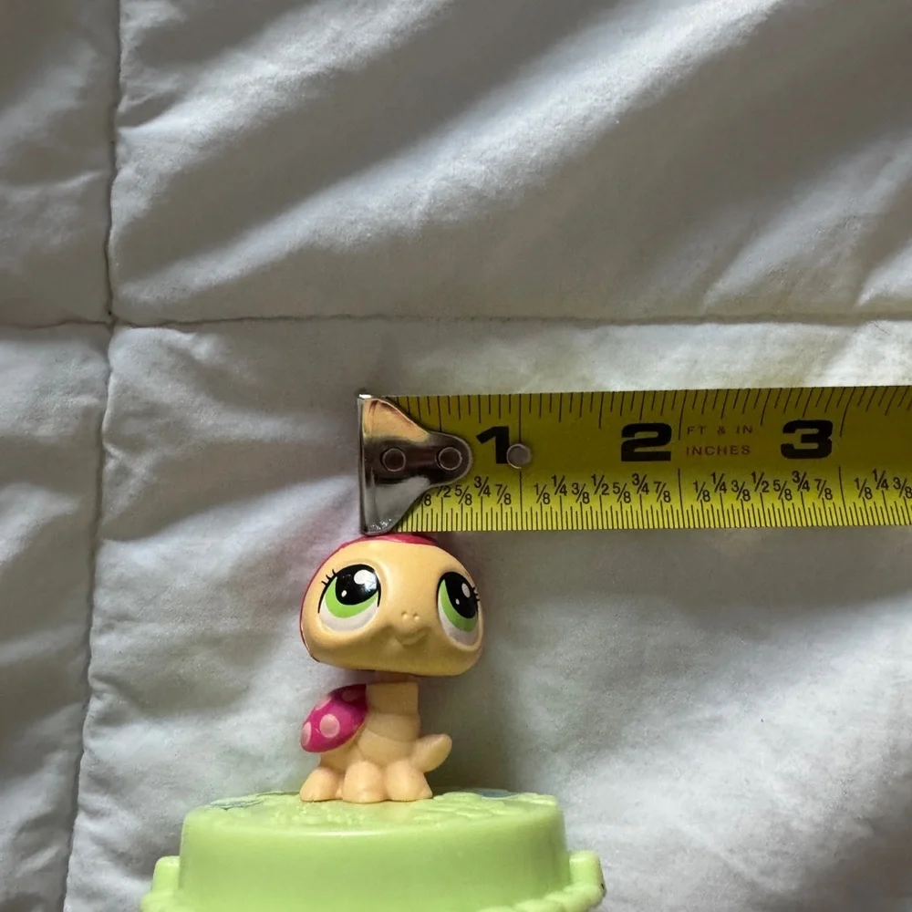 Littlest Pet Shop Figure Collectible LPS Mini Toy Pink Green Base